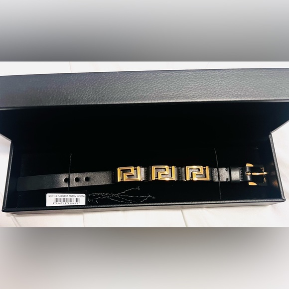Versace Greca-Charm Black & Gold Detailed Buckle Adjustable Leather Bracelet - Picture 4 of 13